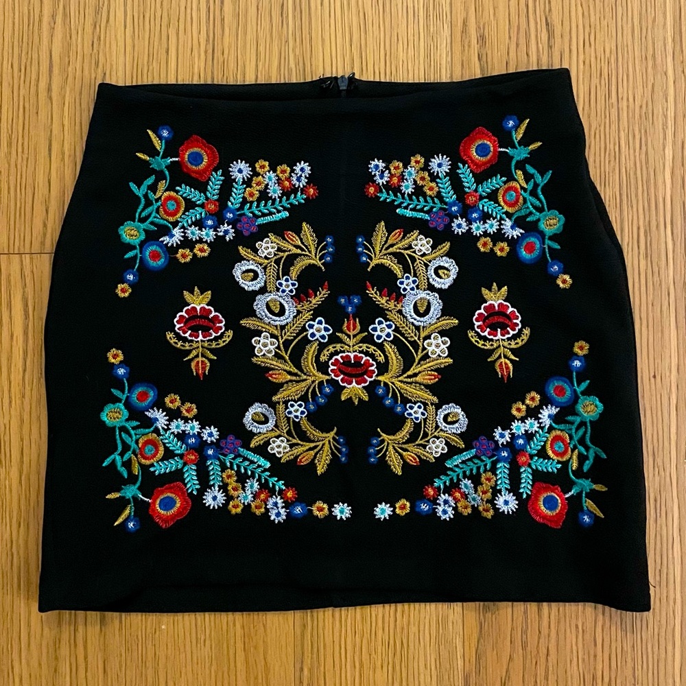 Patterned Black Skirt Size Small